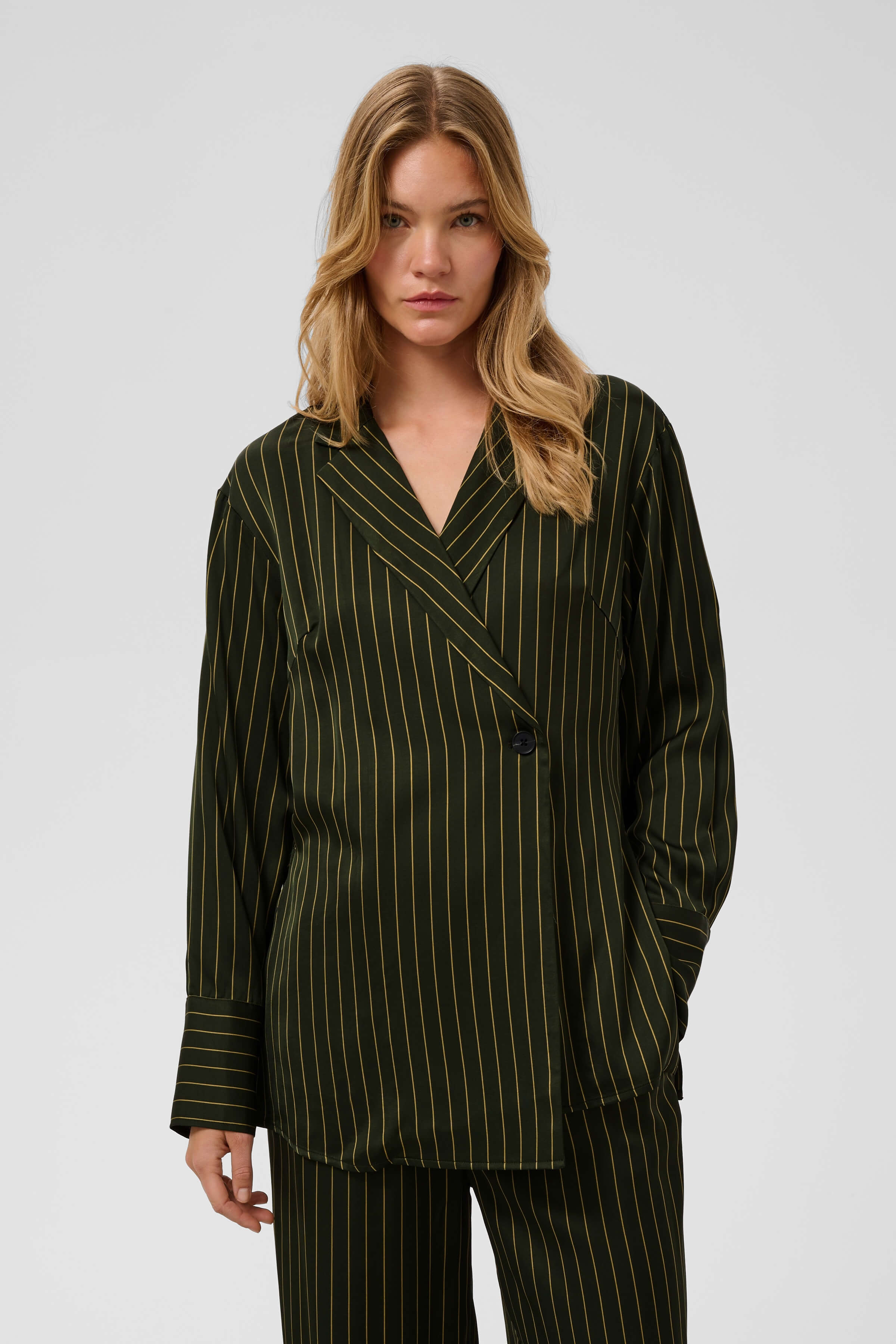 Soaked in Luxury Cinna relaxed long-sleeved tailored shirt
