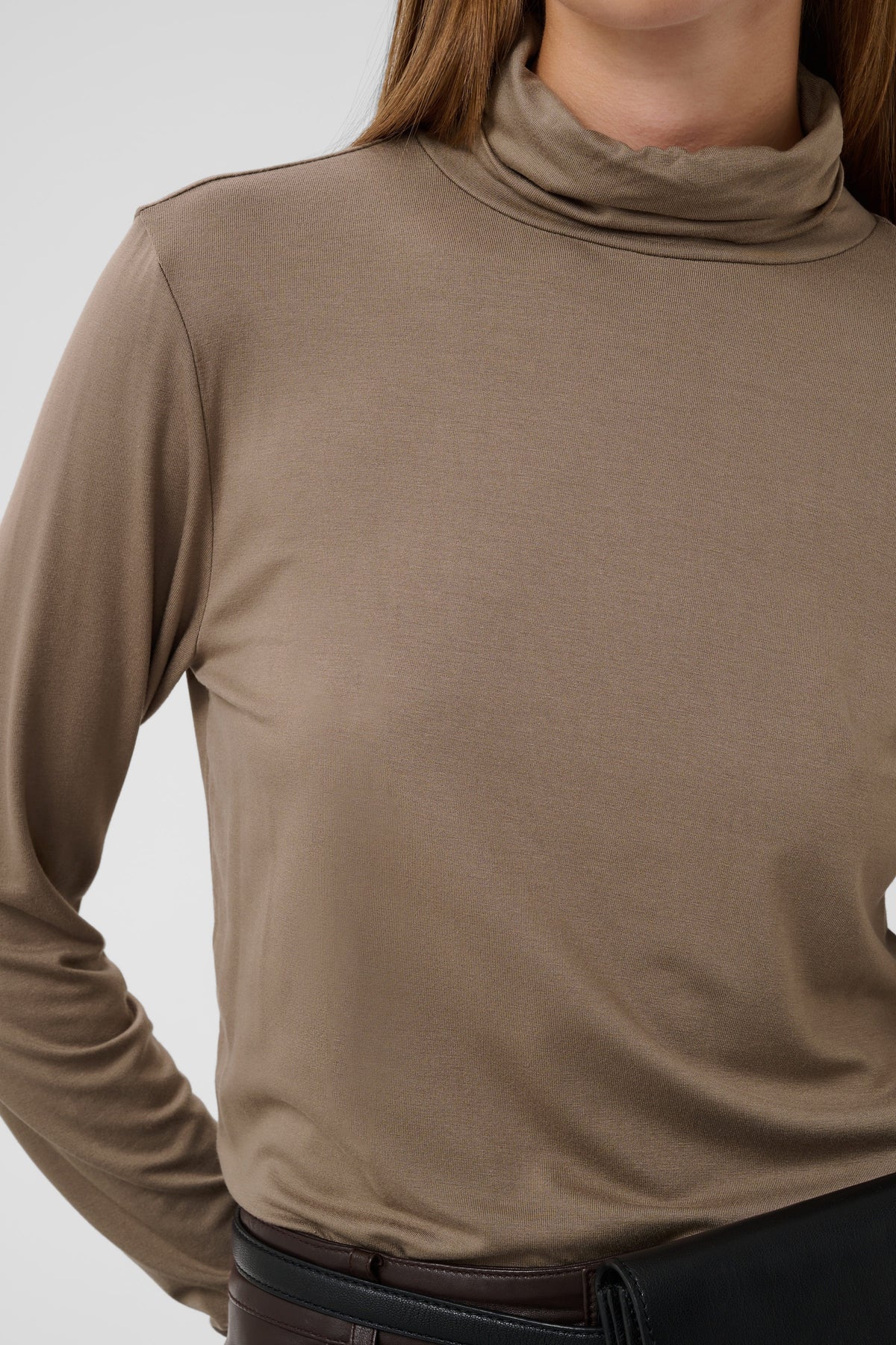 Soaked in Luxury SLHanadi lightweight ribbed turtleneck top