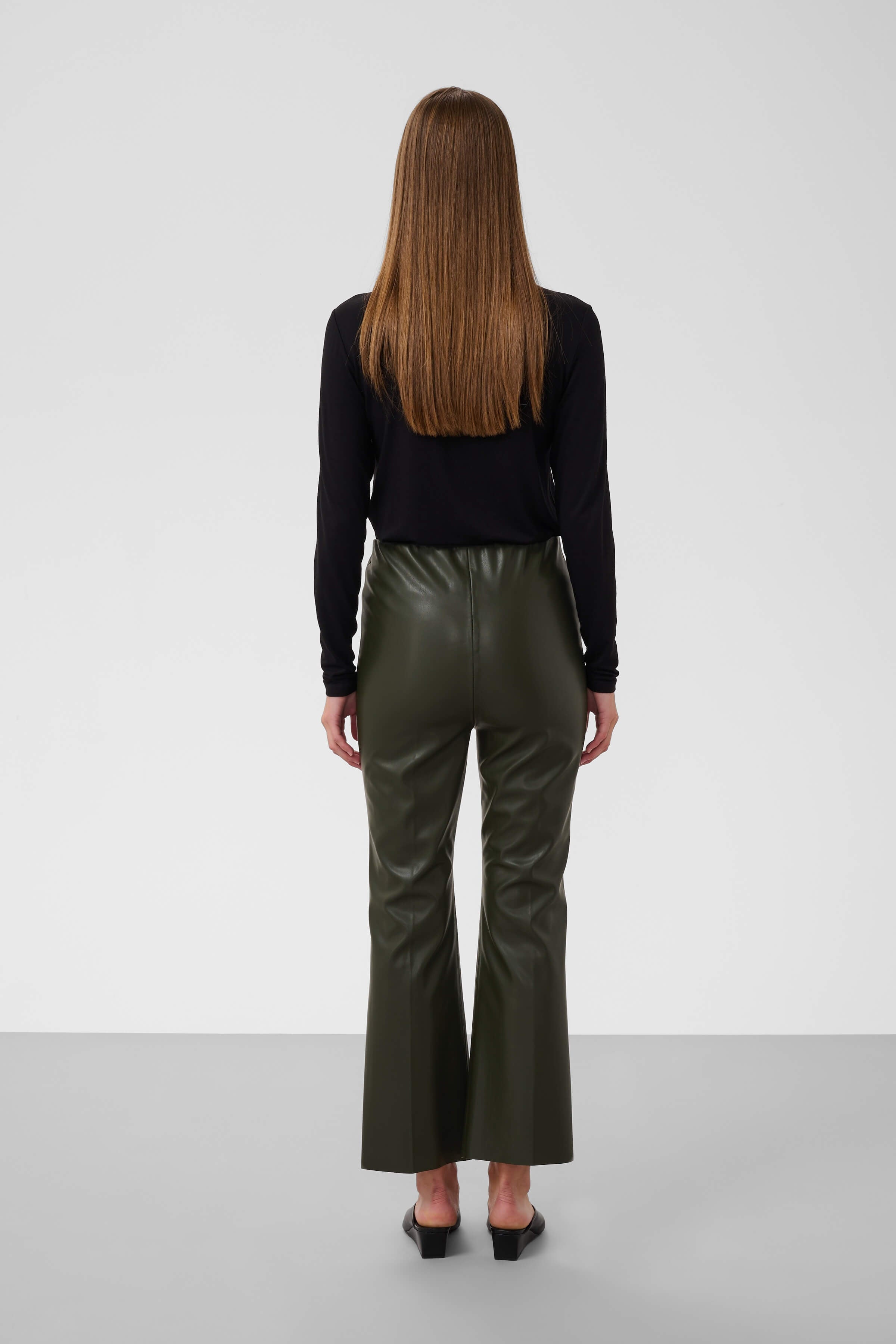Back view of Soaked in Luxury Kaylee cropped trousers