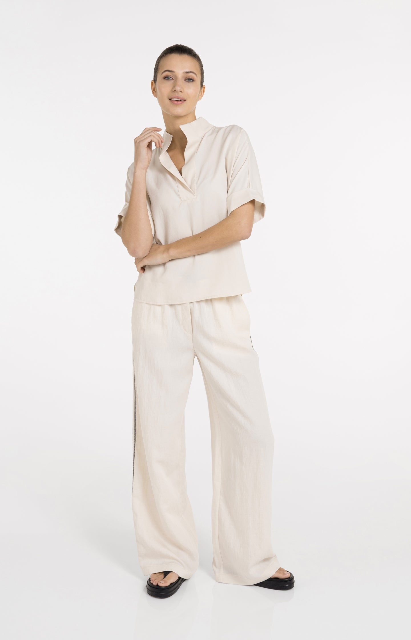 Woven cream trousers