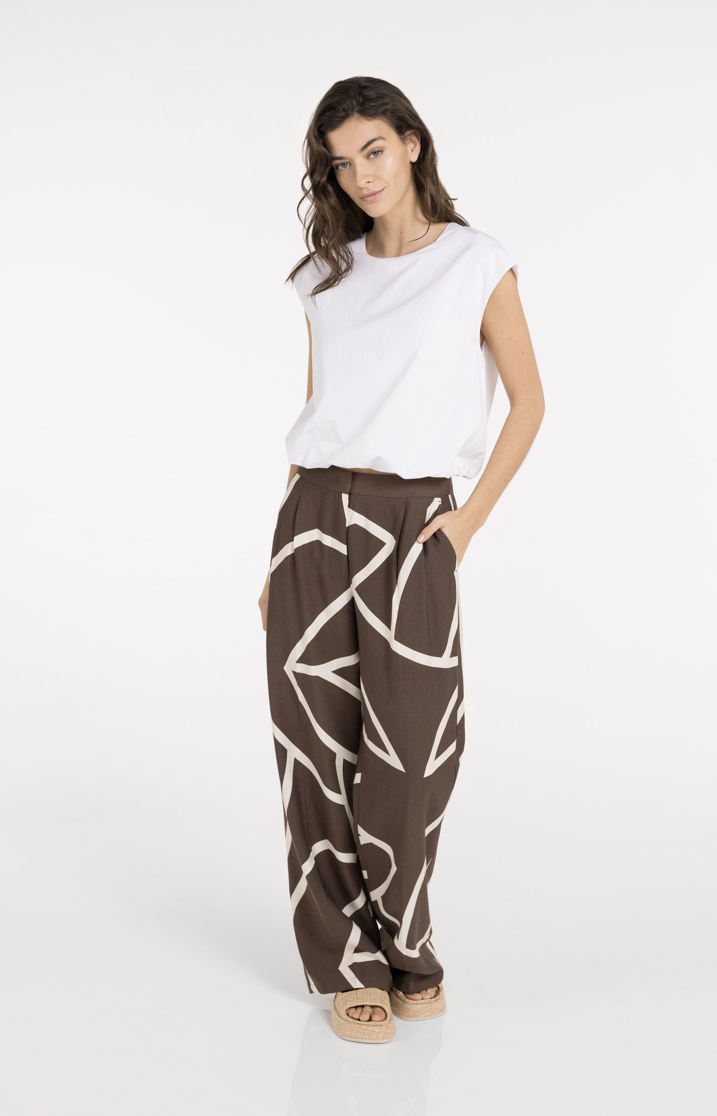 Summer trousers with wide legs and print