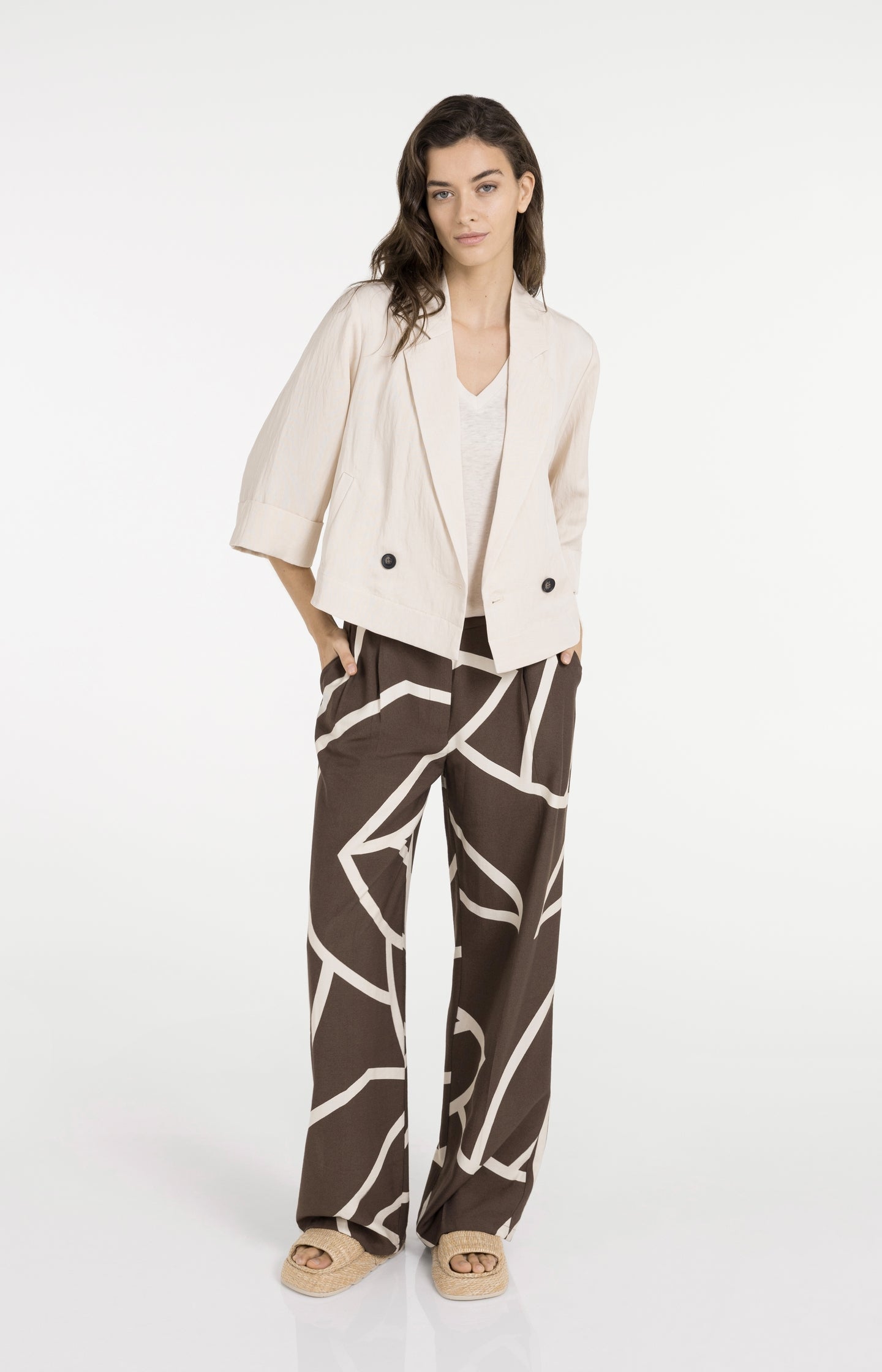 Brown trousers with cream print