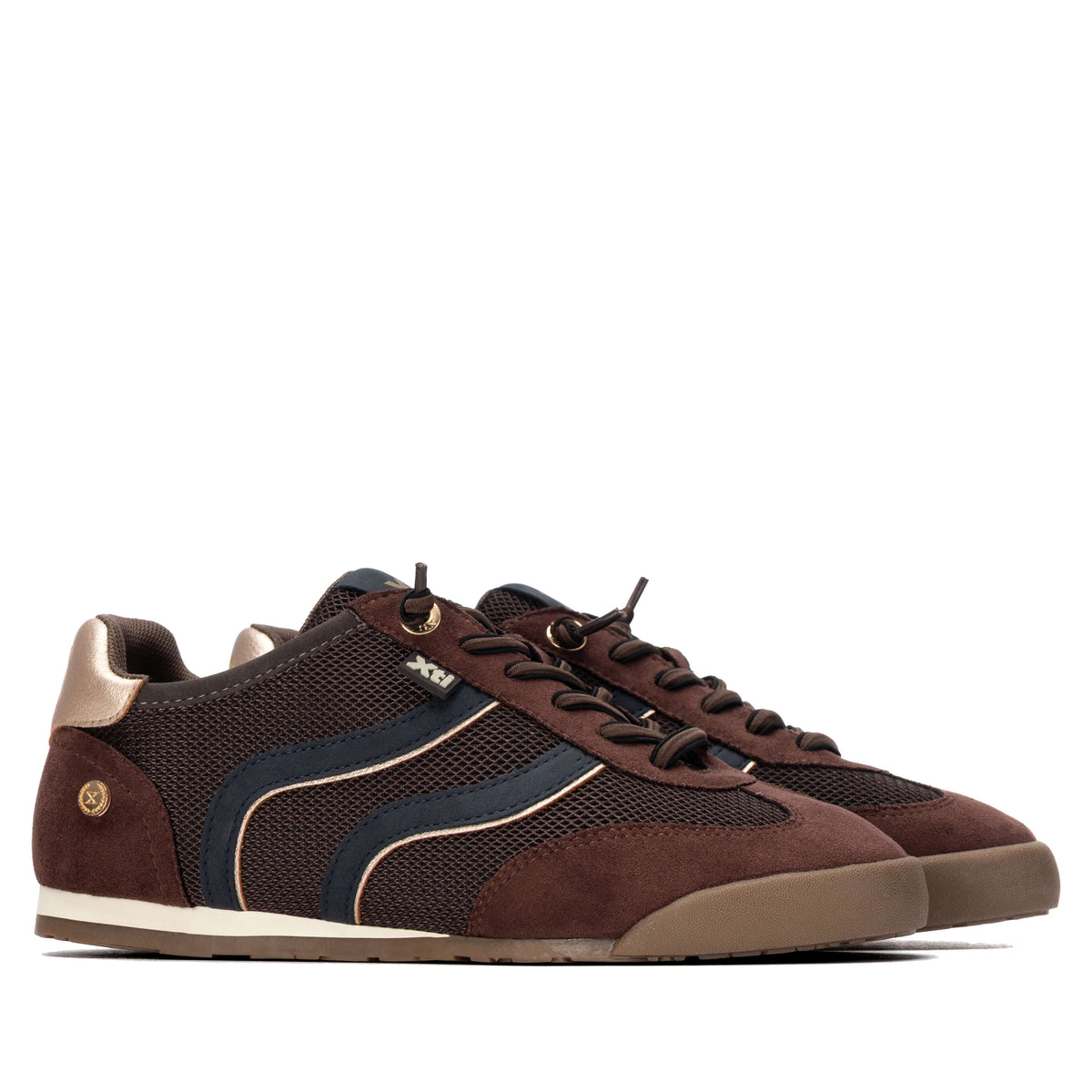 Xti lace-up sneaker with a flexible lightweight sole
