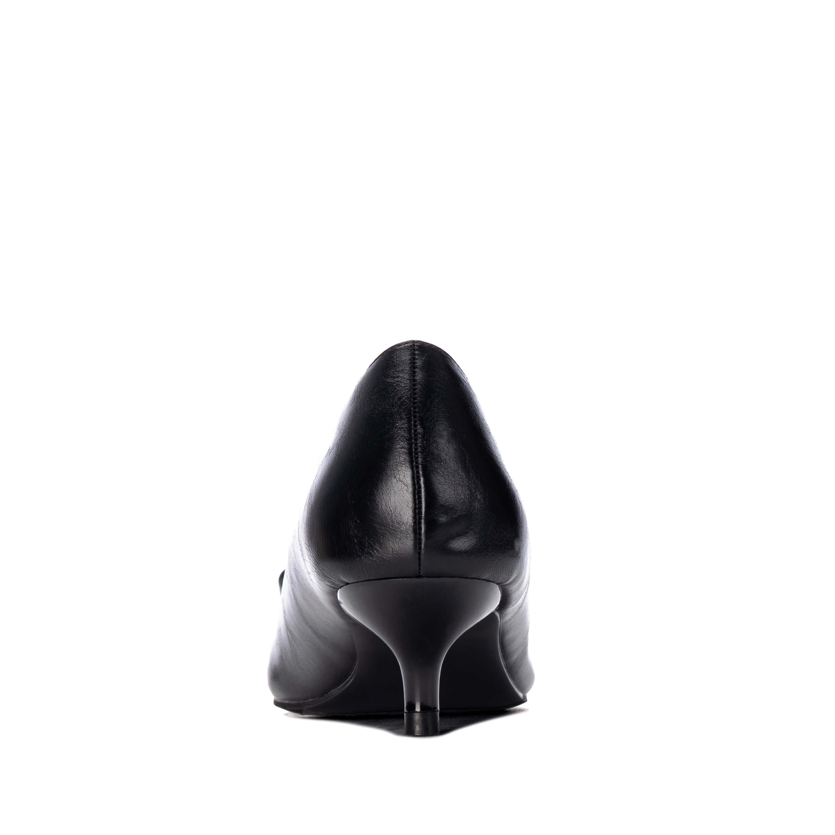 Women’s leather-look pump with a polished finish