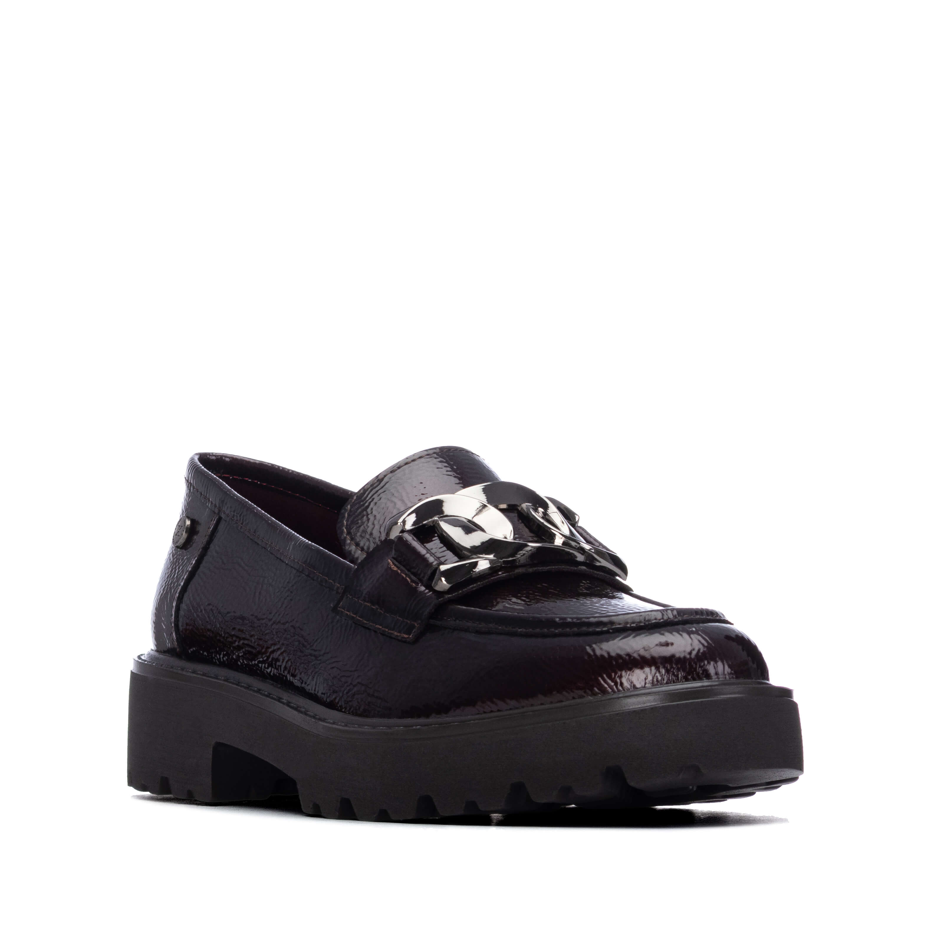 Women’s synthetic patent-look loafer by Xti