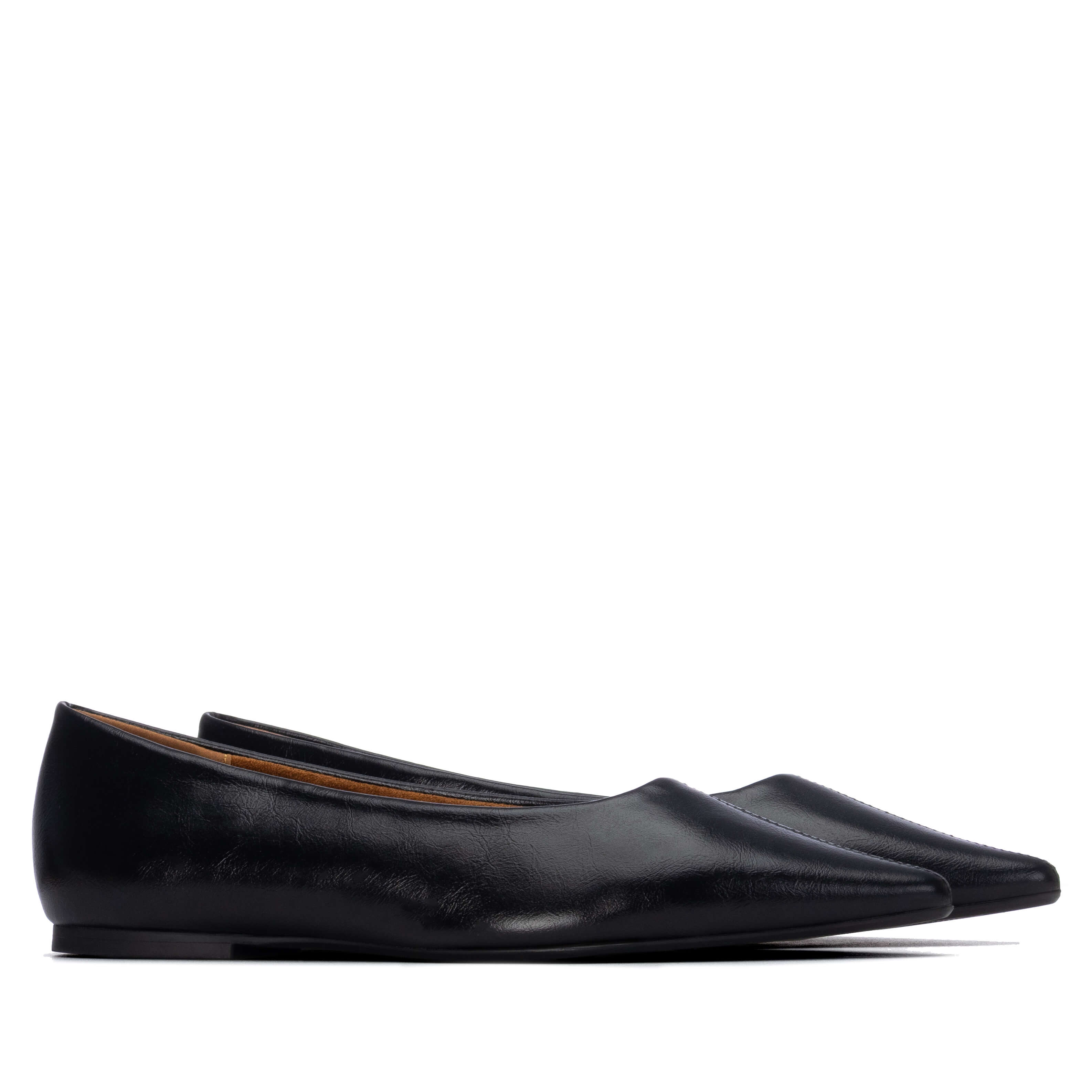 Xti versatile flat shoe for casual and formal styling