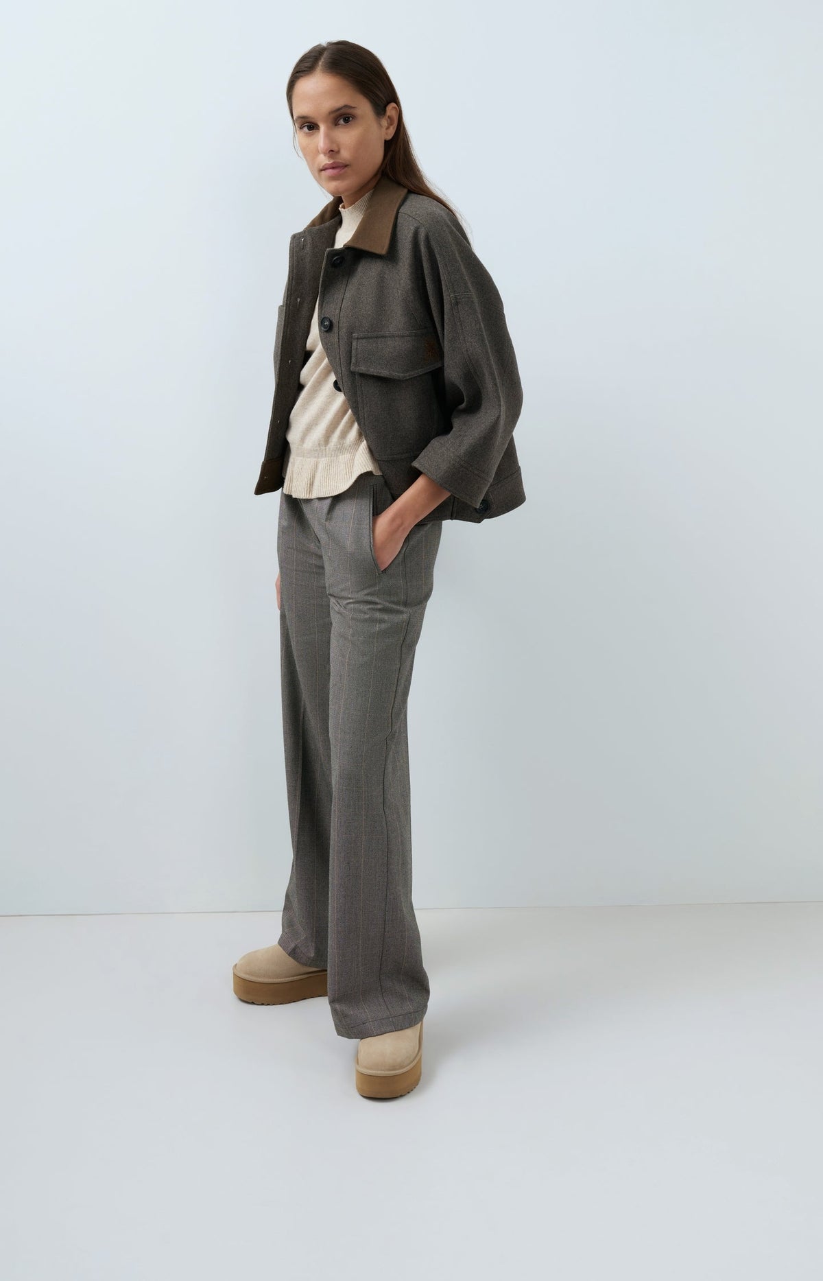 YAYA loose-fit tailored trousers side view