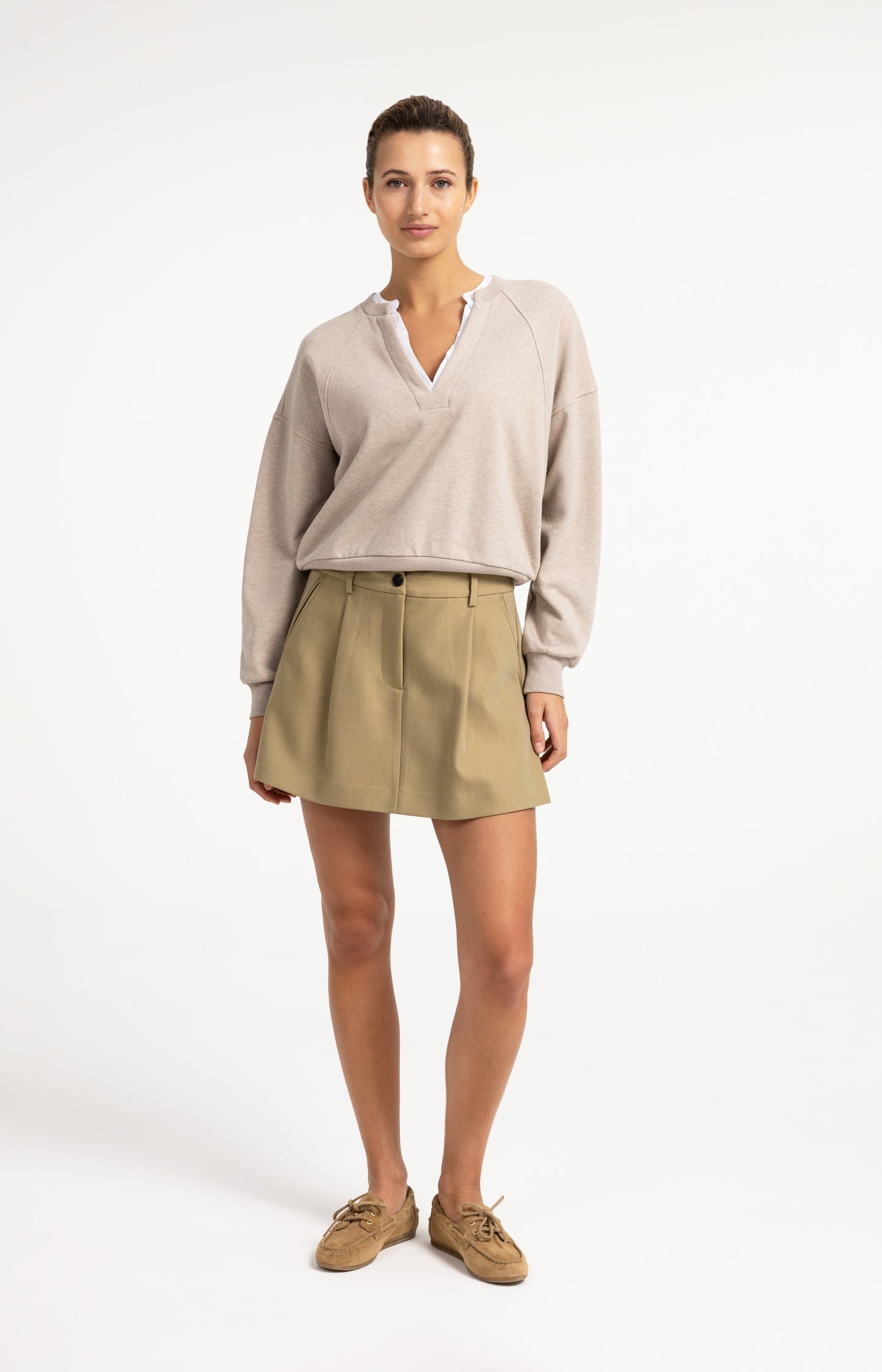 Model wearing the YAYA sweatshirt with woven collar